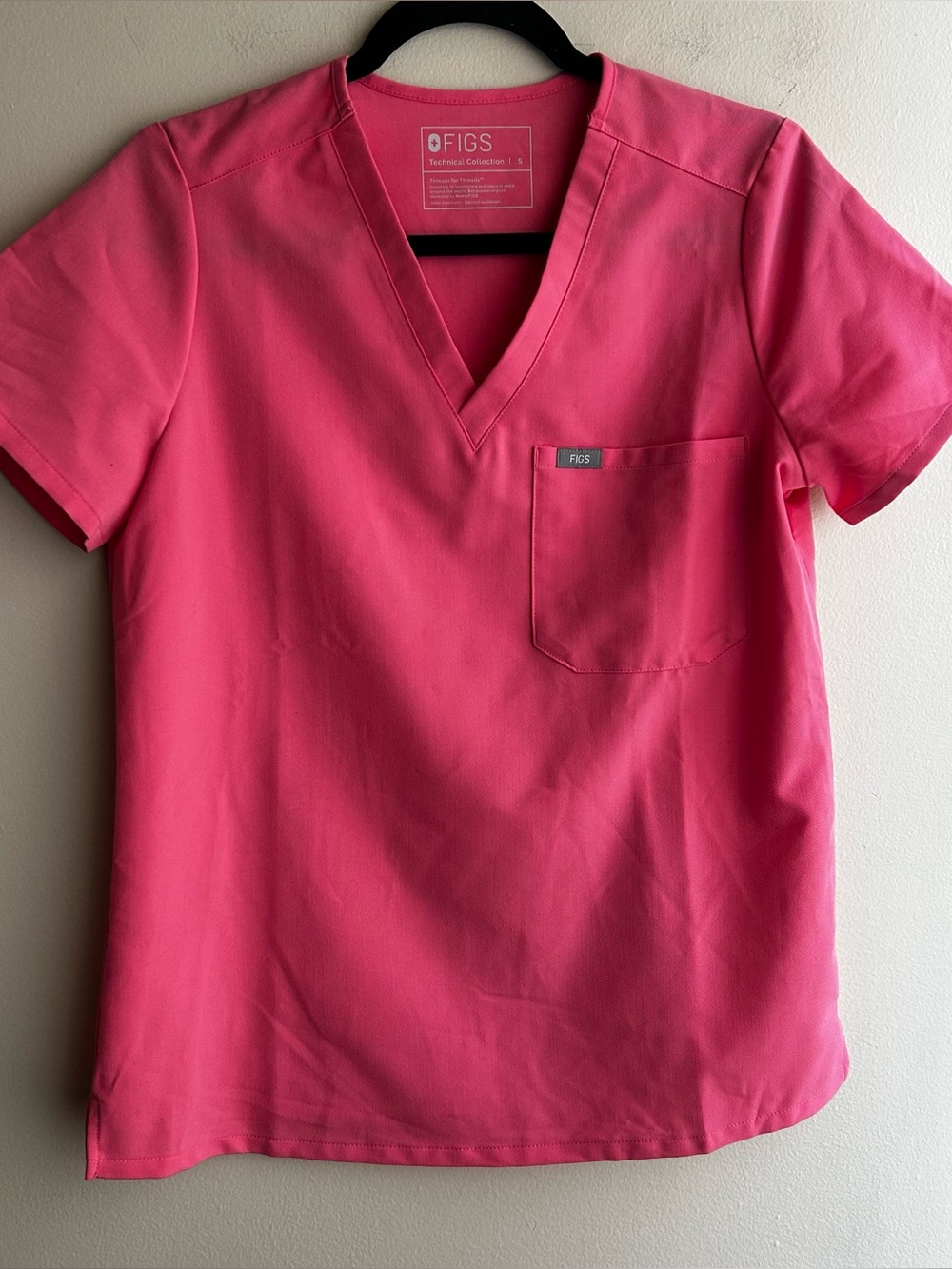 Figs Women's Short Sleeve V-Neck Top in Pink